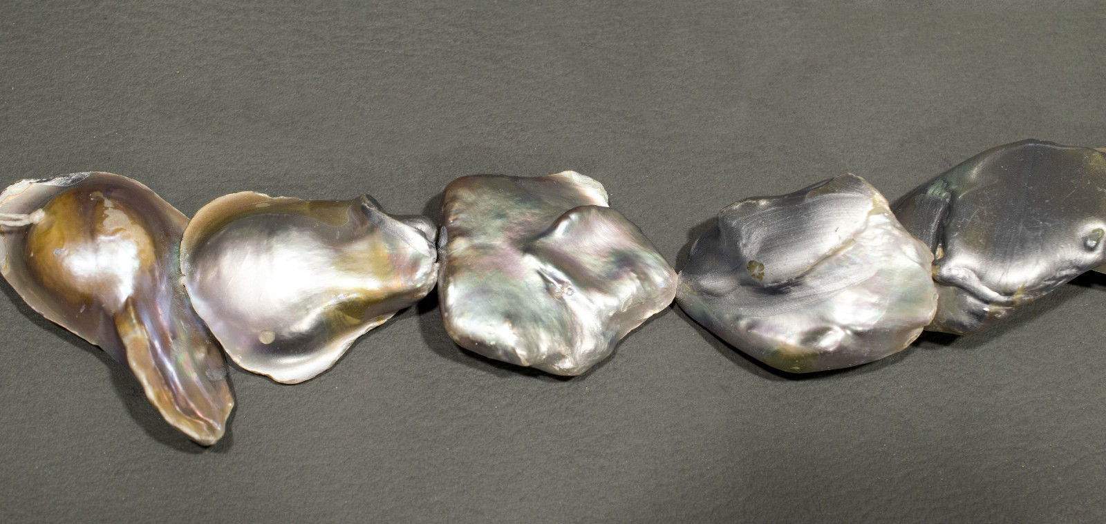 Nuggetsperlen Strang Silber mit hohem Lüster in 21x37 mm